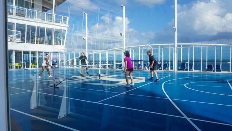 Miami,,Usa,-,April,29,,2022:,The,People,Playing,At