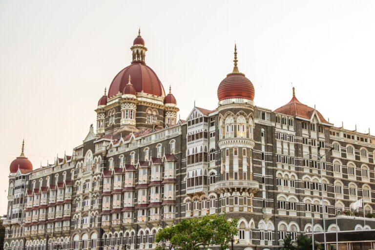 The,Gateway,Of,India,And,Taj,Mahal,Hotel,In,The